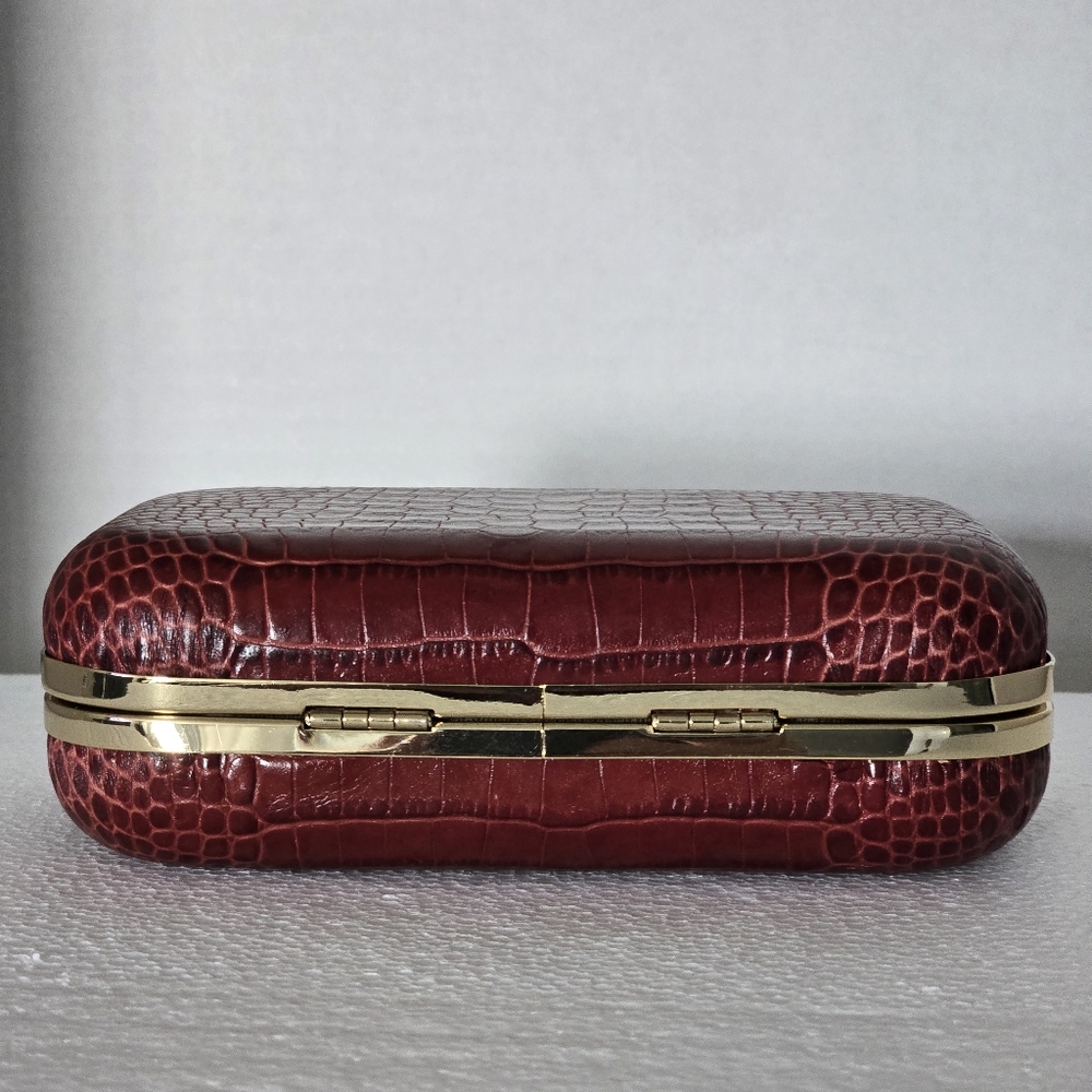 Banana Republic Burgundy Crocodile Embossed Leather Hardshell Gold Chain Clutch - Picture 6 of 8